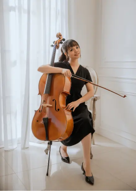 薩爾樂團負責人 / 指揮 許立妮